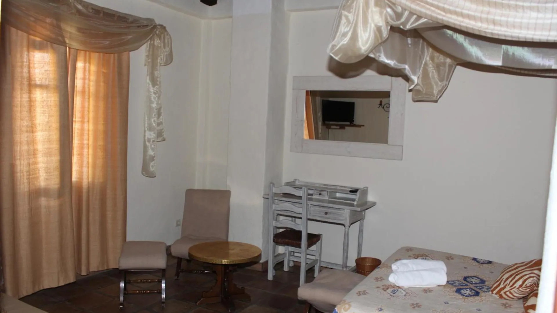 Hotel Rural Los Jarales Istán 2*,